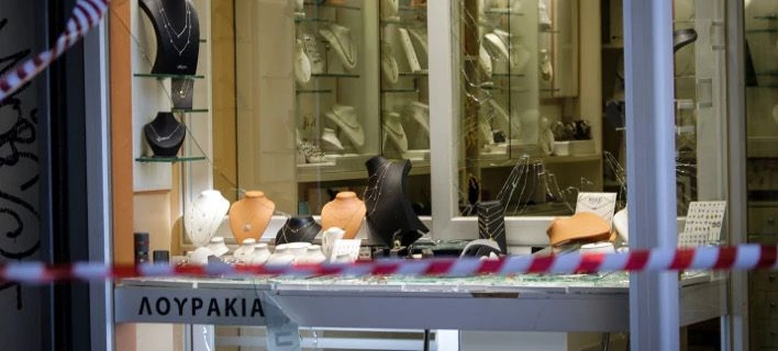 Αναζητούν τον 2ο άνδρα που ξυλοκόπησε τον επίδοξο ληστή – Δίωξη στον κοσμηματοπώλη